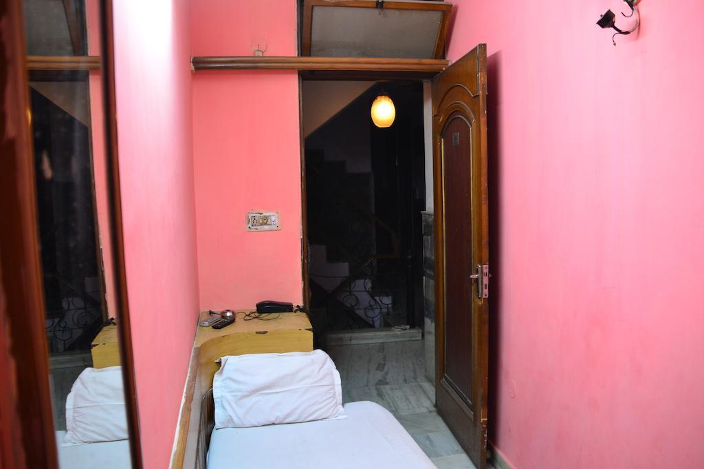 Yes Please Guest House Yeni Delhi Oda fotoğraf